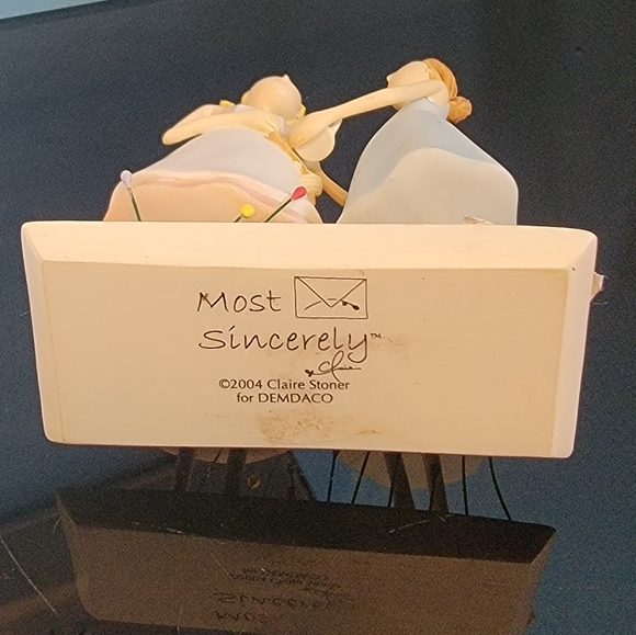 Sisters Figurine Table Top Pink and Blue By Claire Stoner 2004 - Picture 5 of 9